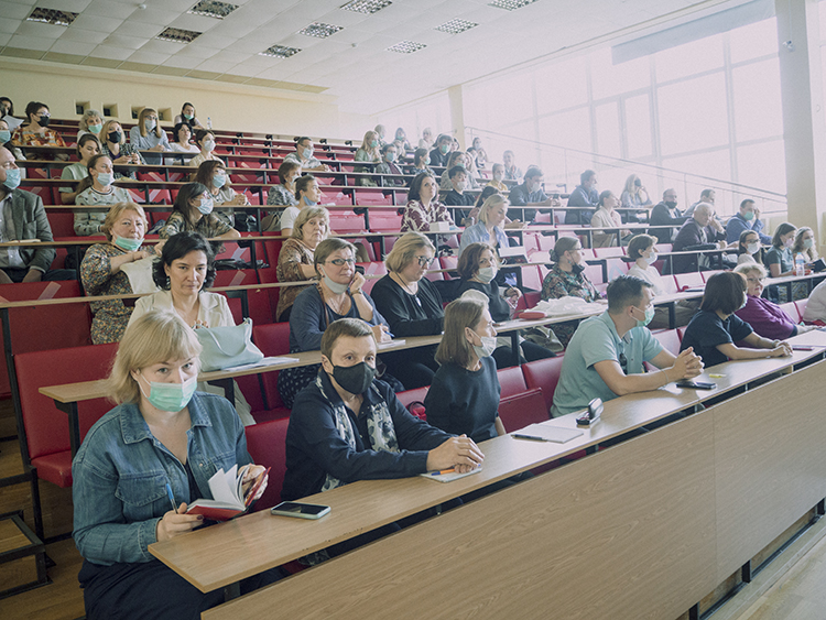 Собрание преподавателей и сотрудников Высшей школы перевода