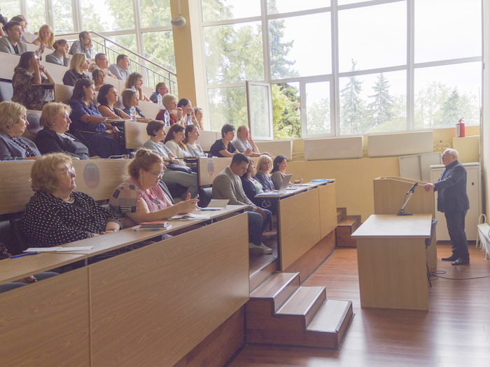 Собрание преподавателей и сотрудников Высшей школы перевода